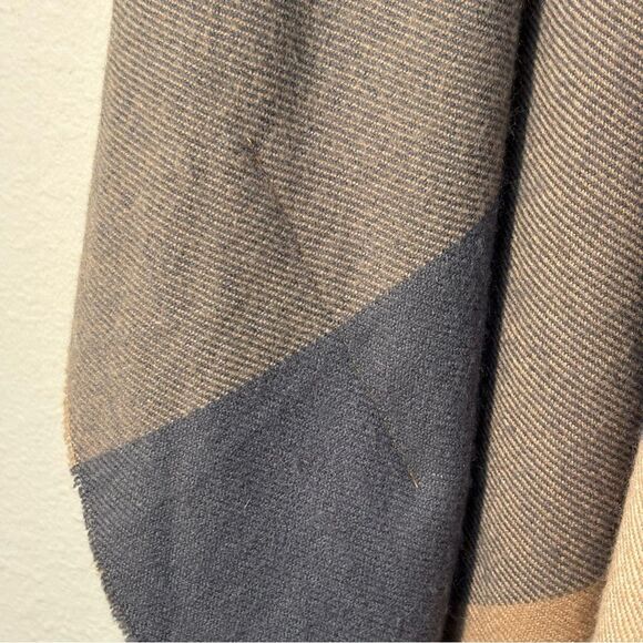 A New Day Poncho Flannel Fringe Plaid Women’s OS Cream Tan Brown Gray. - Picture 7 of 11